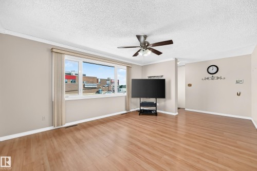 7215 144 Avenue Nw, Edmonton, AB - Indoor