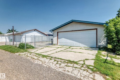 7215 144 Avenue Nw, Edmonton, AB - Outdoor