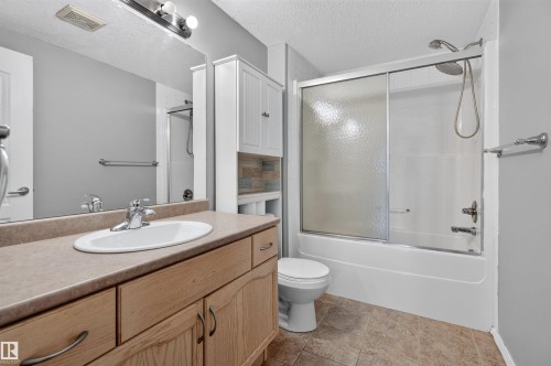 #236 592 Hooke Rd Nw, Edmonton, AB - Indoor Photo Showing Bathroom