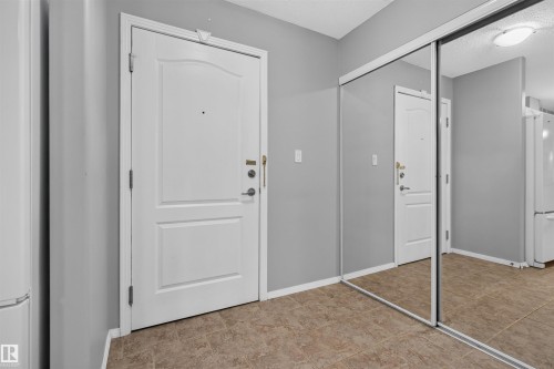 #236 592 Hooke Rd Nw, Edmonton, AB - Indoor Photo Showing Other Room