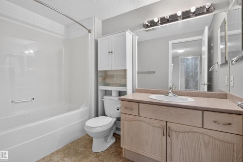 #236 592 Hooke Rd Nw, Edmonton, AB - Indoor Photo Showing Bathroom
