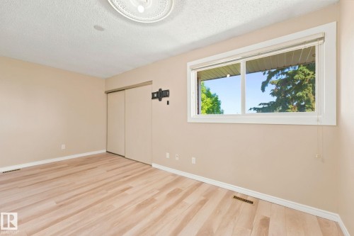 #41 4707 126 Av Nw, Edmonton, AB - Indoor Photo Showing Other Room