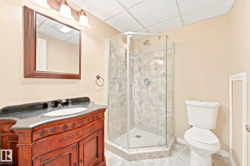 #41 4707 126 Av Nw, Edmonton, AB - Indoor Photo Showing Bathroom