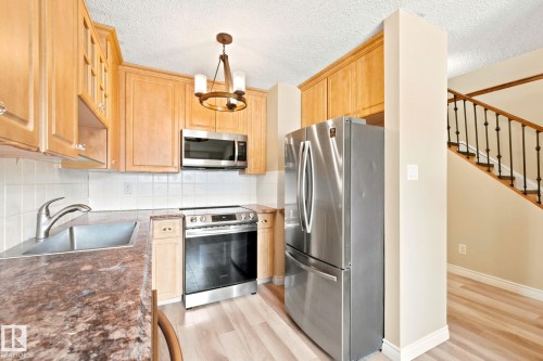 #41 4707 126 Av Nw, Edmonton, AB - Indoor Photo Showing Kitchen