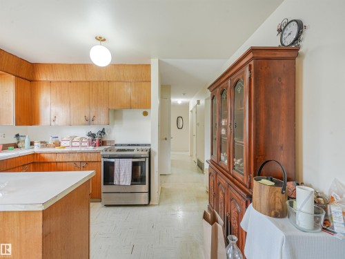 6206 132 Avenue Nw, Edmonton, AB - Indoor Photo Showing Kitchen