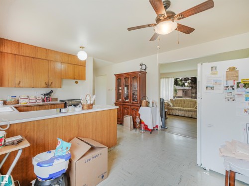 6206 132 Avenue Nw, Edmonton, AB - Indoor Photo Showing Kitchen