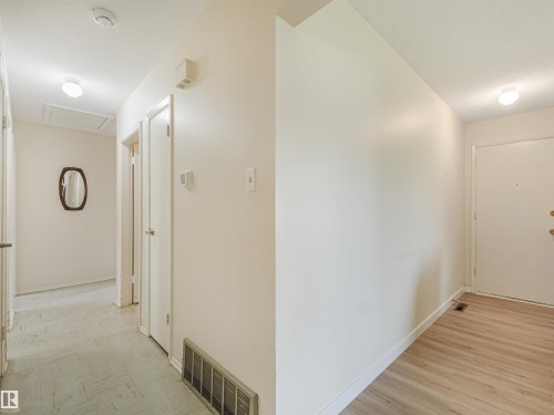 6206 132 Avenue Nw, Edmonton, AB - Indoor Photo Showing Other Room