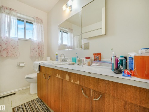 6206 132 Avenue Nw, Edmonton, AB - Indoor Photo Showing Bathroom