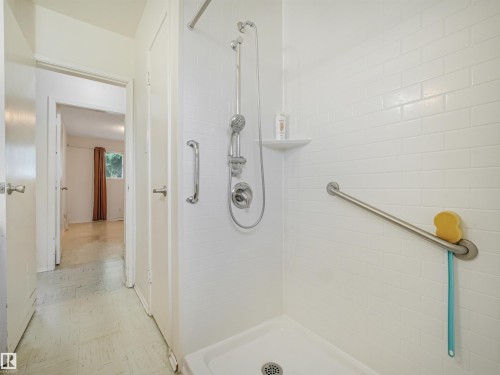 6206 132 Avenue Nw, Edmonton, AB - Indoor