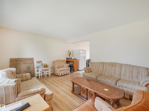 6206 132 Avenue Nw, Edmonton, AB - Indoor Photo Showing Living Room
