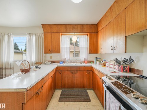 6206 132 Avenue Nw, Edmonton, AB - Indoor Photo Showing Kitchen