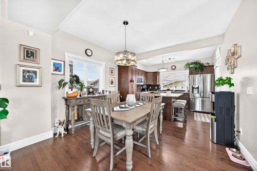 301 Sheridan Way, Leduc, AB - Indoor Photo Showing Dining Room