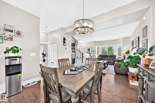 301 Sheridan Way, Leduc, AB - Indoor Photo Showing Dining Room