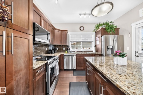 301 Sheridan Way, Leduc, AB - Indoor Photo Showing Kitchen With Upgraded Kitchen