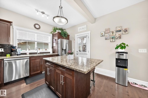 301 Sheridan Way, Leduc, AB - Indoor Photo Showing Kitchen With Upgraded Kitchen