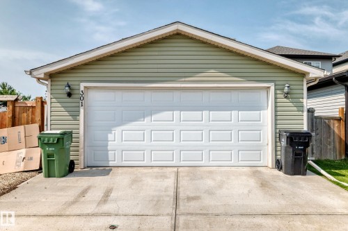 301 Sheridan Way, Leduc, AB - Outdoor