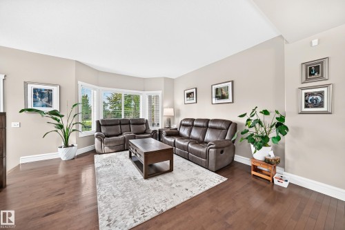 301 Sheridan Way, Leduc, AB - Indoor Photo Showing Living Room