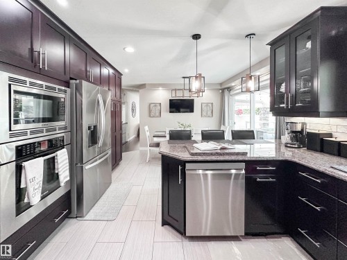 71 Lancaster Crescent, St. Albert, AB - Indoor Photo Showing Kitchen With Stainless Steel Kitchen With Upgraded Kitchen