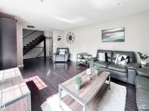 71 Lancaster Crescent, St. Albert, AB - Indoor Photo Showing Living Room