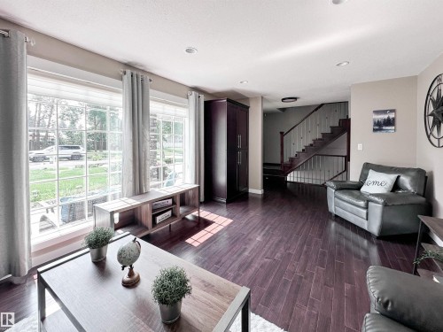 71 Lancaster Crescent, St. Albert, AB - Indoor Photo Showing Living Room