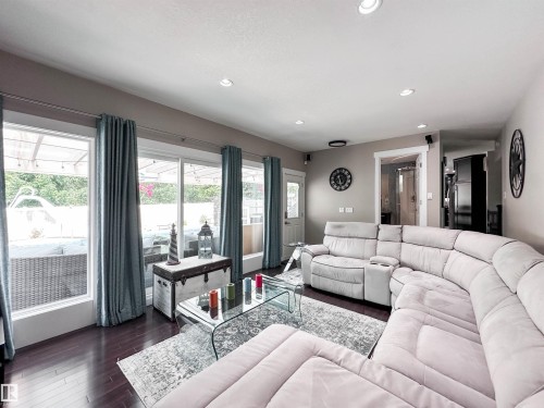 71 Lancaster Crescent, St. Albert, AB - Indoor Photo Showing Living Room