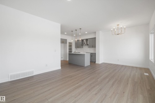 4178 Kinglet Drive Nw, Edmonton, AB - Indoor Photo Showing Kitchen