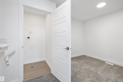 4178 Kinglet Drive Nw, Edmonton, AB - Indoor Photo Showing Other Room