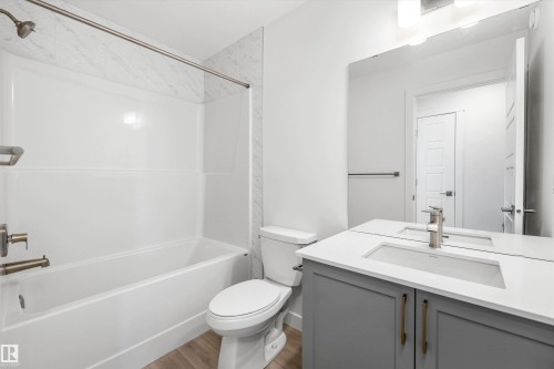 4178 Kinglet Drive Nw, Edmonton, AB - Indoor Photo Showing Bathroom