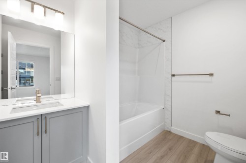 4178 Kinglet Drive Nw, Edmonton, AB - Indoor Photo Showing Bathroom