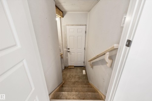 4178 Kinglet Drive Nw, Edmonton, AB - Indoor Photo Showing Other Room