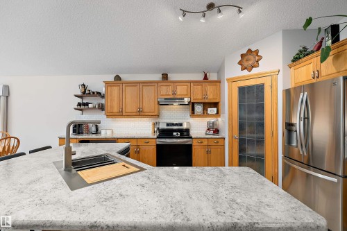 1 Linksview Cl, Spruce Grove, AB - Indoor Photo Showing Kitchen