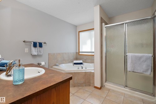 1 Linksview Cl, Spruce Grove, AB - Indoor Photo Showing Bathroom