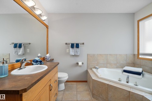 1 Linksview Cl, Spruce Grove, AB - Indoor Photo Showing Bathroom