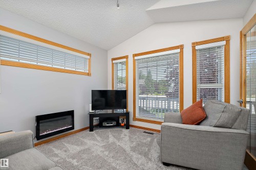 1 Linksview Cl, Spruce Grove, AB - Indoor Photo Showing Living Room