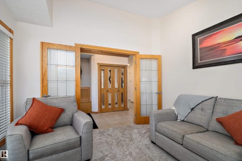 1 Linksview Cl, Spruce Grove, AB - Indoor Photo Showing Living Room
