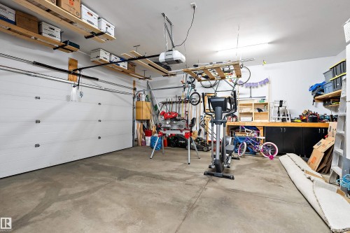 1 Linksview Cl, Spruce Grove, AB - Indoor Photo Showing Garage
