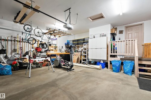 1 Linksview Cl, Spruce Grove, AB - Indoor Photo Showing Garage