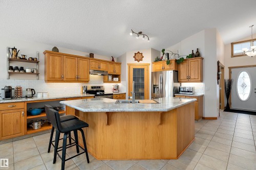 1 Linksview Cl, Spruce Grove, AB - Indoor Photo Showing Kitchen