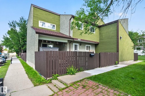 Multi-level exterior with horizontal siding and stucco finishes - 8031 27 Avenue Nw, Edmonton, AB - Outdoor