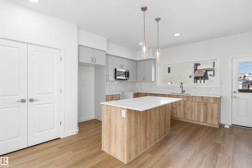 20808 40 Avenue Nw, Edmonton, AB - Indoor Photo Showing Kitchen