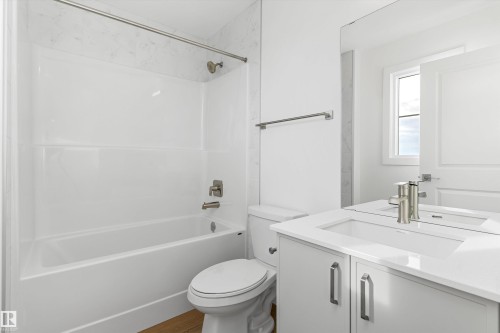 20808 40 Avenue Nw, Edmonton, AB - Indoor Photo Showing Bathroom