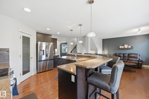 49 Navajo Ln, Fort Saskatchewan, AB - Indoor Photo Showing Kitchen With Stainless Steel Kitchen With Double Sink With Upgraded Kitchen