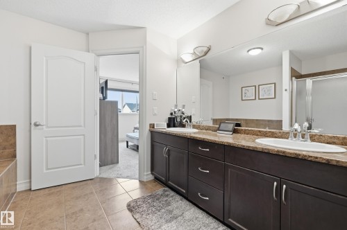 49 Navajo Ln, Fort Saskatchewan, AB - Indoor Photo Showing Bathroom