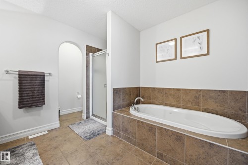 49 Navajo Ln, Fort Saskatchewan, AB - Indoor Photo Showing Bathroom