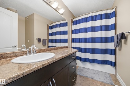 49 Navajo Ln, Fort Saskatchewan, AB - Indoor Photo Showing Bathroom