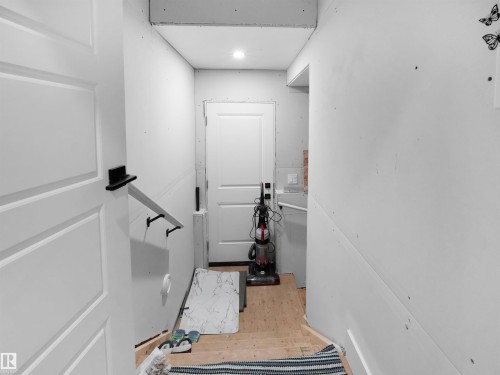 2928 1 Avenue Sw, Edmonton, AB - Indoor Photo Showing Other Room