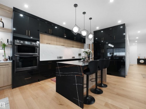 2928 1 Avenue Sw, Edmonton, AB - Indoor Photo Showing Kitchen With Upgraded Kitchen
