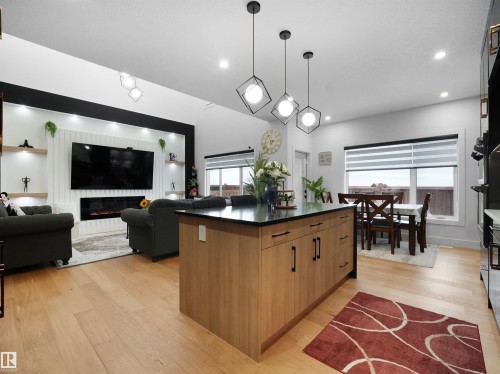 2928 1 Avenue Sw, Edmonton, AB - Indoor