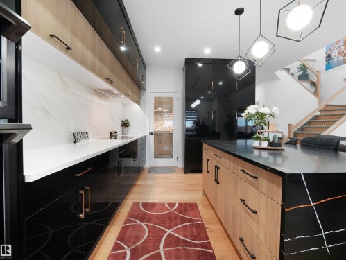 2928 1 Avenue Sw, Edmonton, AB - Indoor