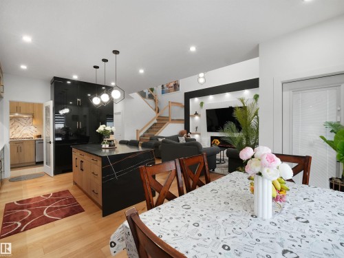 2928 1 Avenue Sw, Edmonton, AB - Indoor Photo Showing Dining Room